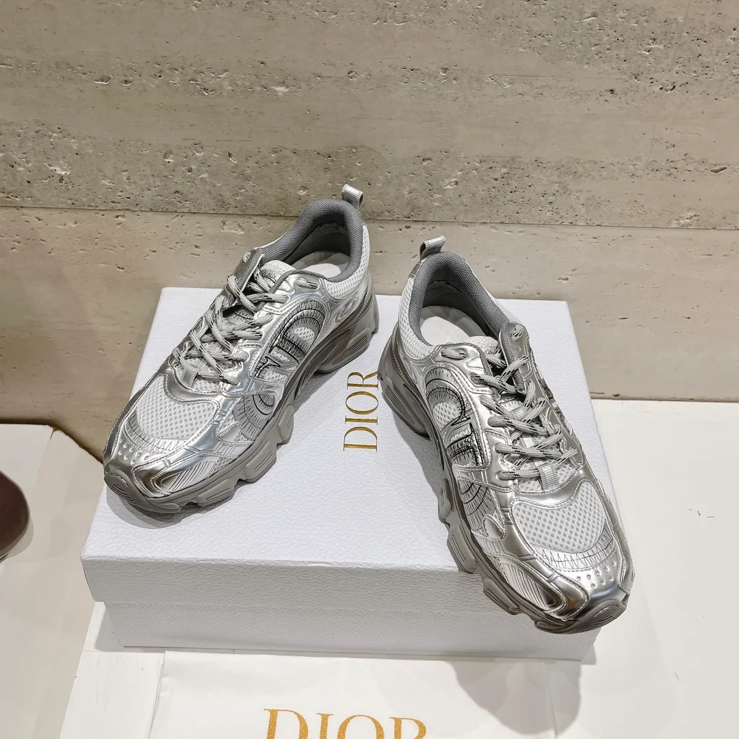 👟👟Ex-factory price 560👟👟 (top version) The latest hot model, the star model 2024 main hot product, the newly released Dior Dior Chrono new casual sports shoes, running shoes and dad shoes are really cool, full of futuristic feeling! Really cool! Once again interpreting Dior's concept of cool fashion, the lucky star will bless you with good luck. The new EVA sole is super light and super soft! A perfect replica of the original! Fully matched material and mold! ! 35-40